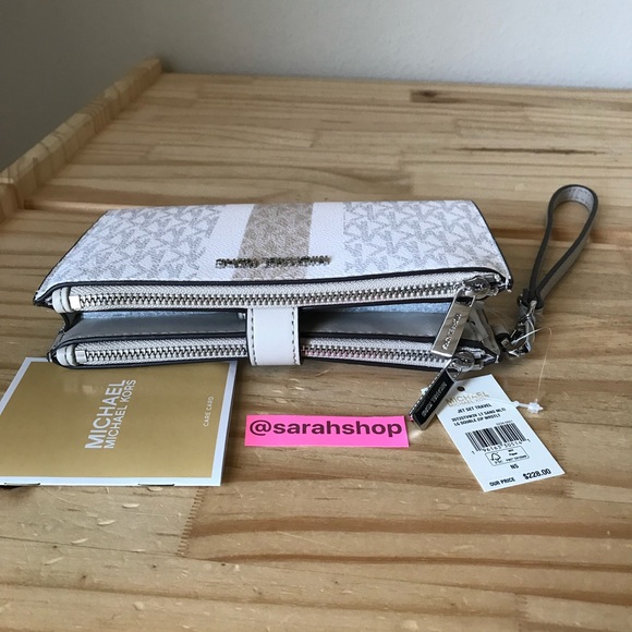 Michael Kors wallet🎈🎈 - Picture 3 of 7